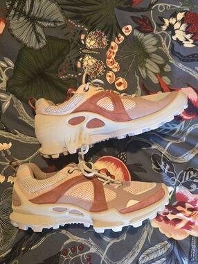 Ecco Pink and Cream Trail Hiking Sneakers 10/10.5 Brand New